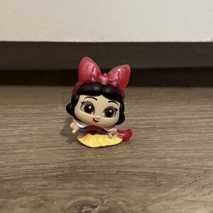 Disney Doorables Snow White Let’s Party Series Figure